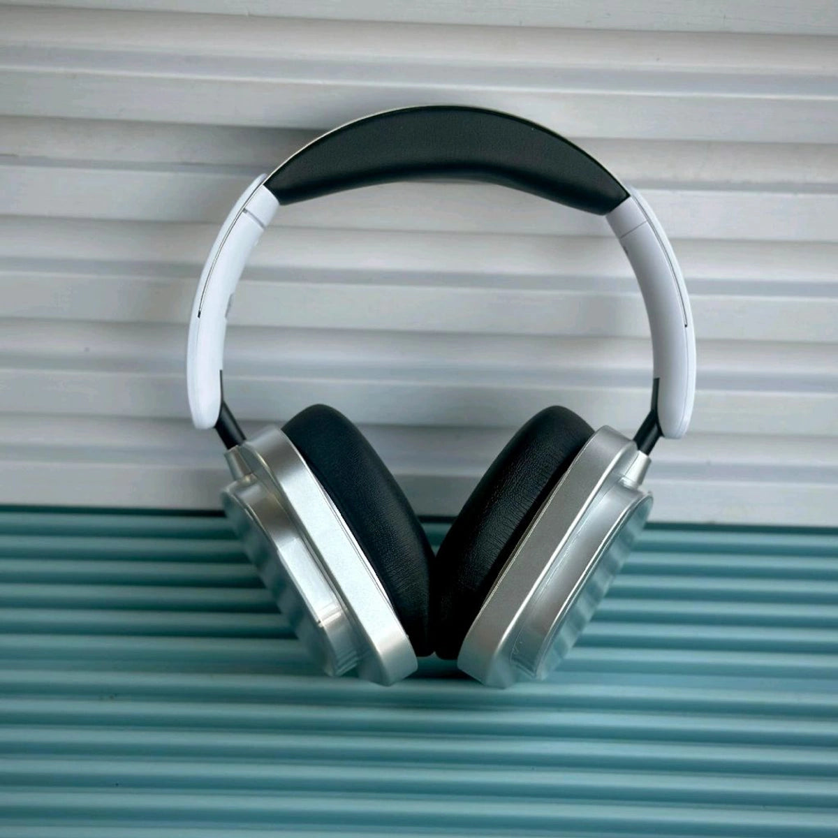 Wireless Earphone Headphones For Music Lovers & Professionals - Suitable for Travel, Office & Home, 5-6 Hours Playback Time, 7A